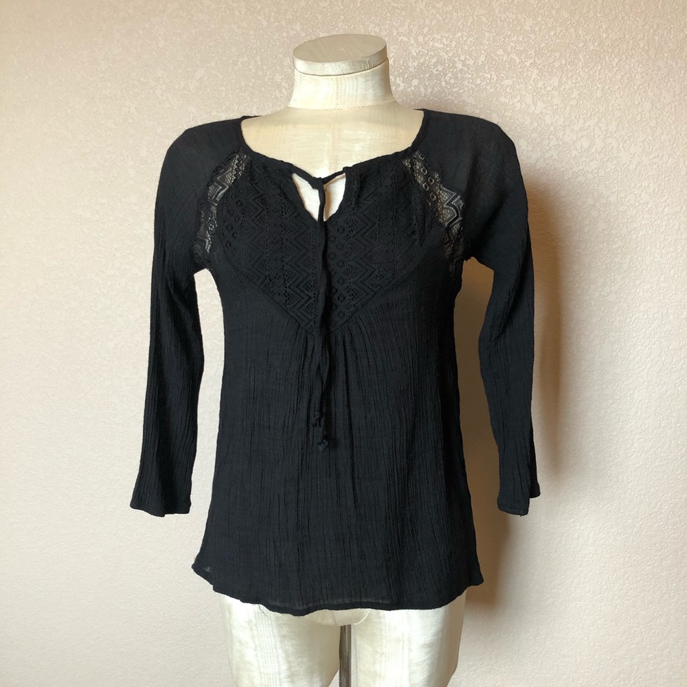 No Boundaries black w/lace top